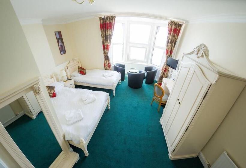 غرفة عائلية, Queensbridge