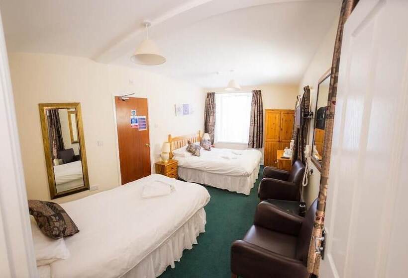 غرفة قياسية ثلاثية, Queensbridge