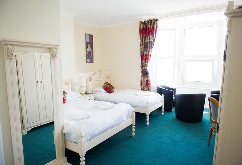 غرفة قياسية ثلاثية, Queensbridge