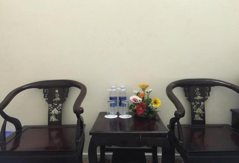 اتاق استاندارد سه نفره, Thu Guest House