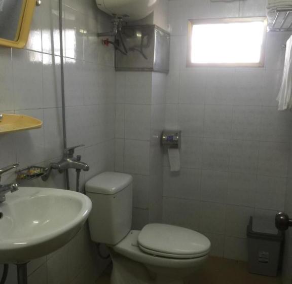 اتاق استاندارد سه نفره, Thu Guest House