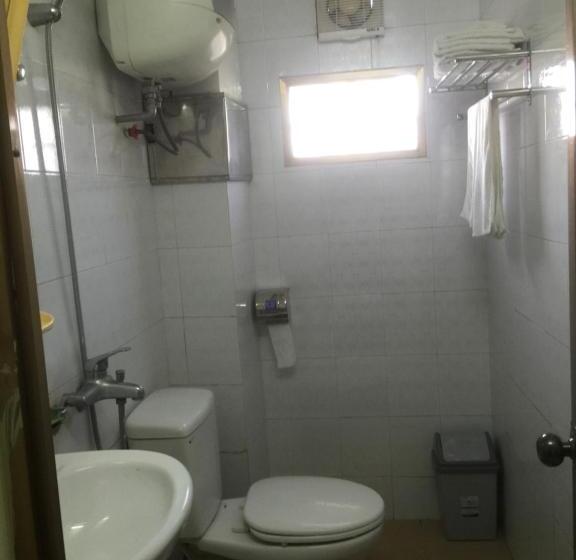 اتاق استاندارد سه نفره, Thu Guest House