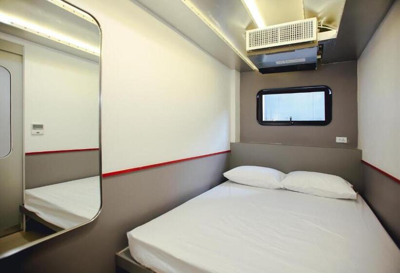 اتاق لوکس, Tales Khaosan