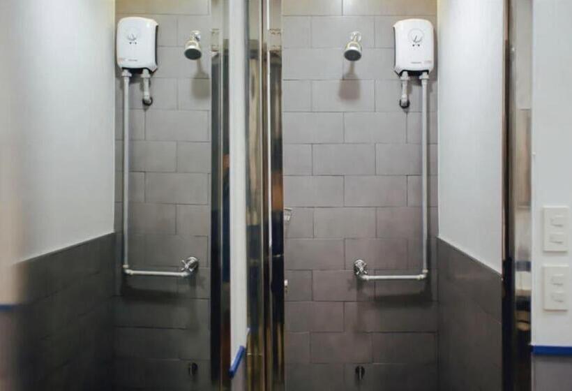 اتاق لوکس, Tales Khaosan