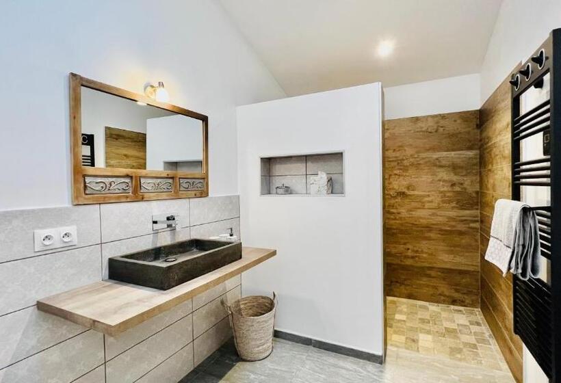 스위트 킹사이즈 침대, Domaine De La Brave