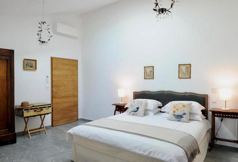 스위트 킹사이즈 침대, Domaine De La Brave