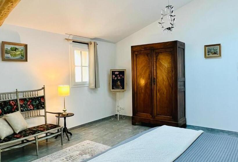 스위트 킹사이즈 침대, Domaine De La Brave