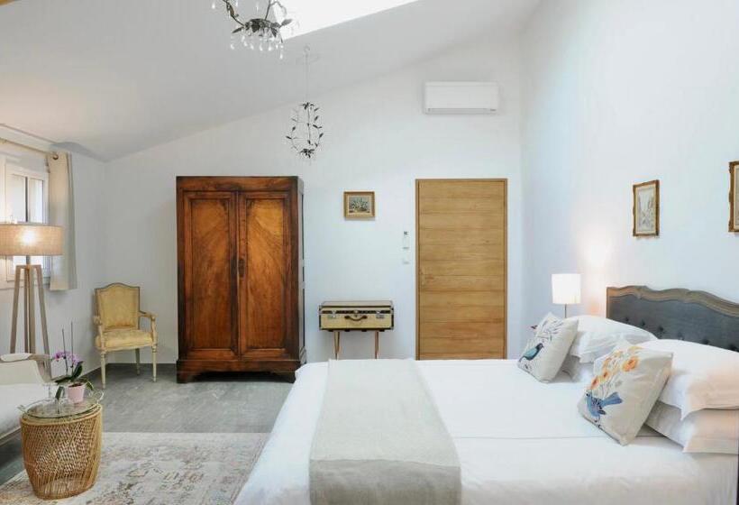 스위트 킹사이즈 침대, Domaine De La Brave