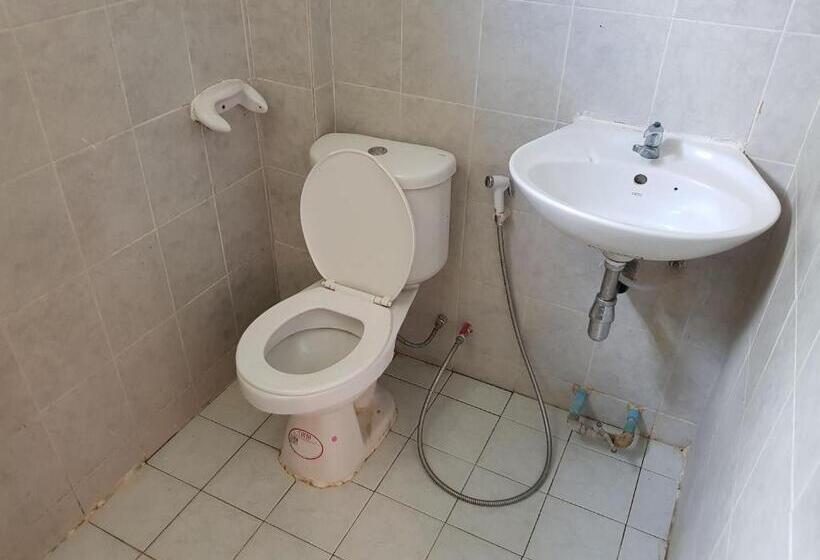 חדר משפחתי, Punya Garden