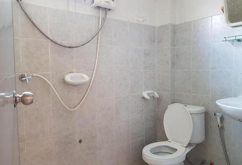 חדר משפחתי, Punya Garden