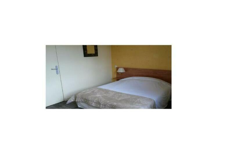 스탠다드 룸, Restaurant Creperie Du Chateau