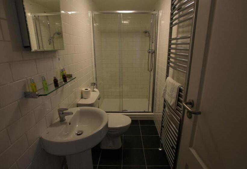 标准间, The George