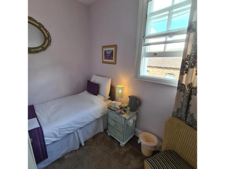 标准单人间共用浴室, Stoneway Guest House