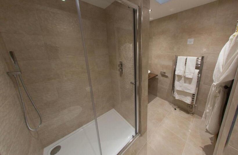 اتاق سوپریور, Timble Inn