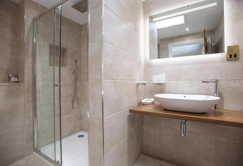 اتاق سوپریور, Timble Inn