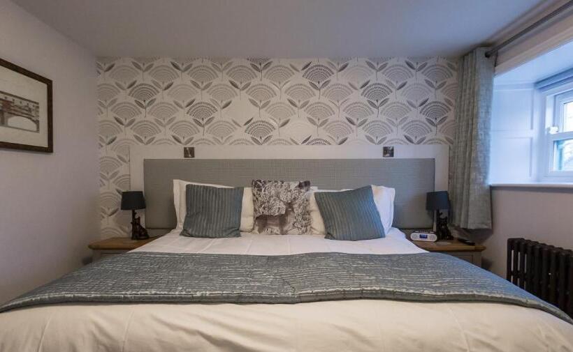 اتاق سوپریور, Timble Inn