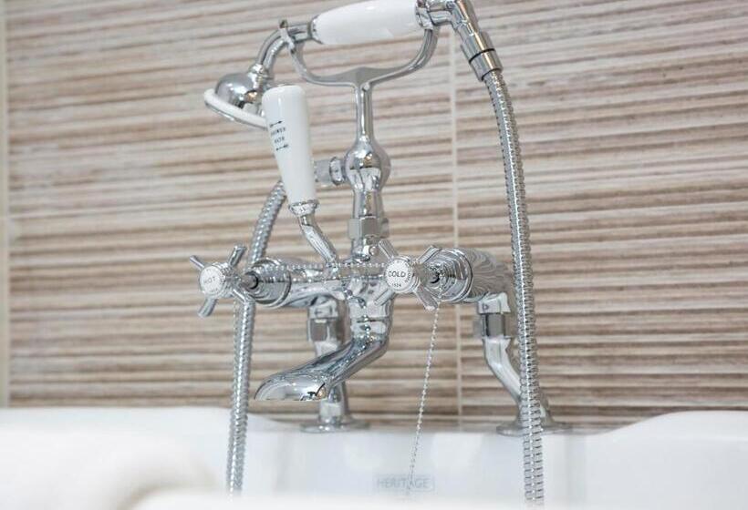 سوییت لوکس, Timble Inn