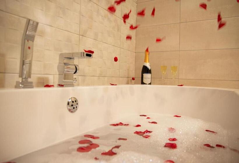 اتاق سوپریور, Timble Inn