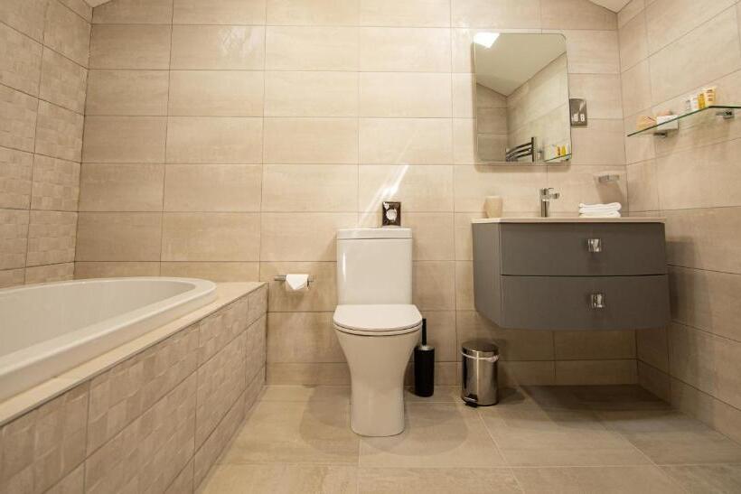 اتاق سوپریور, Timble Inn