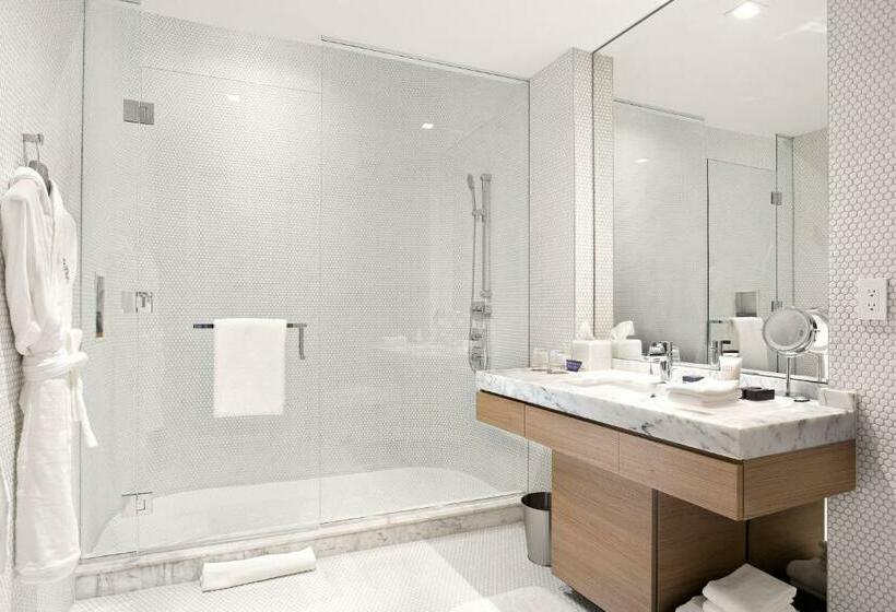 Номер Deluxe Кровать Кинг, Sls Lux Brickell