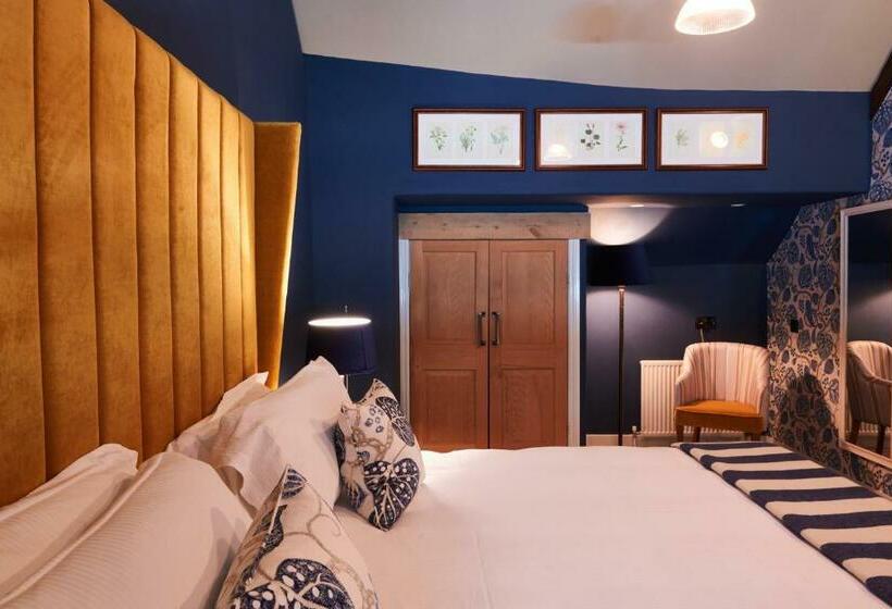 جناح, The Kings Arms