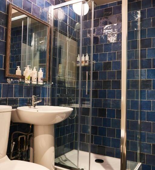 غرفة قياسية سرير كينج, The Kings Arms