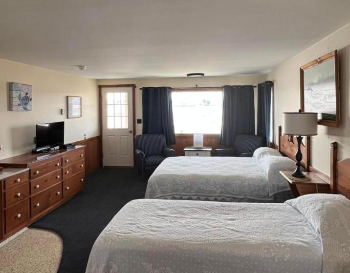 اتاق استاندارد سه تخته با بالکن, Moody S Motel And Cottages