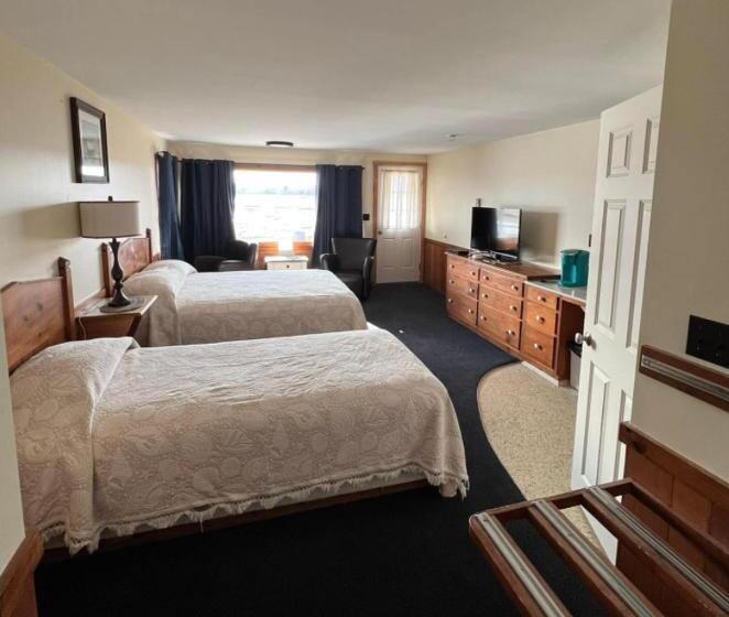 اتاق استاندارد سه تخته با بالکن, Moody S Motel And Cottages