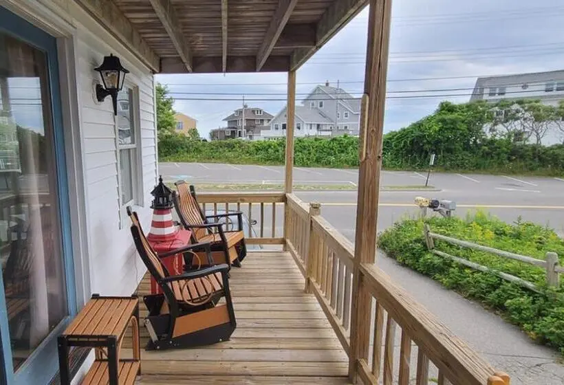 デラックススイート, Moody S Motel And Cottages
