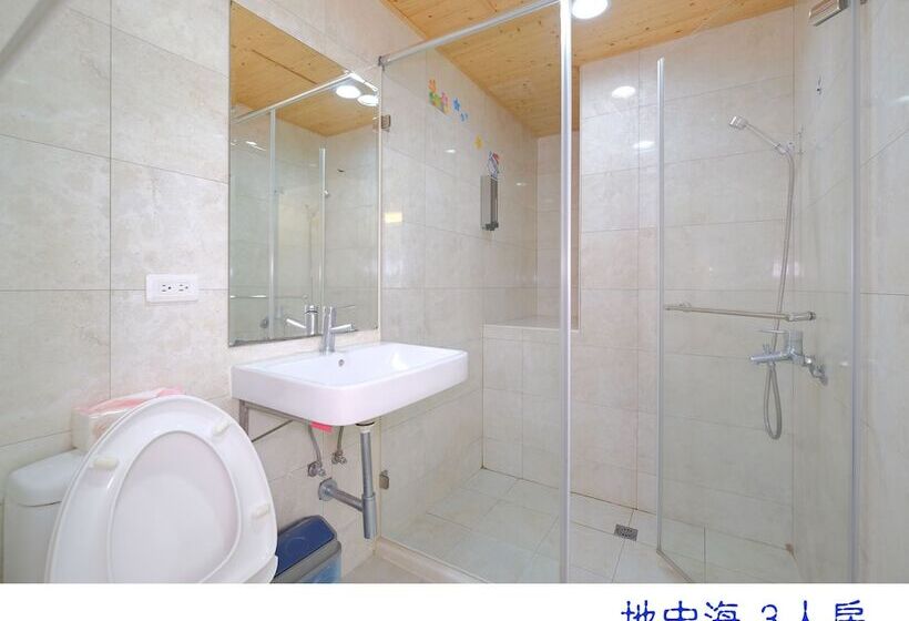 اتاق استاندارد سه نفره, 85 Asia