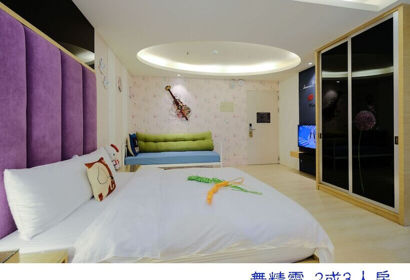 اتاق استاندارد سه نفره, 85 Asia