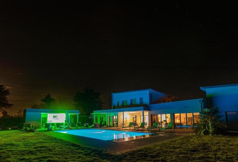 اتاق استاندارد با چشم‌انداز باغ, Domaine Georges V