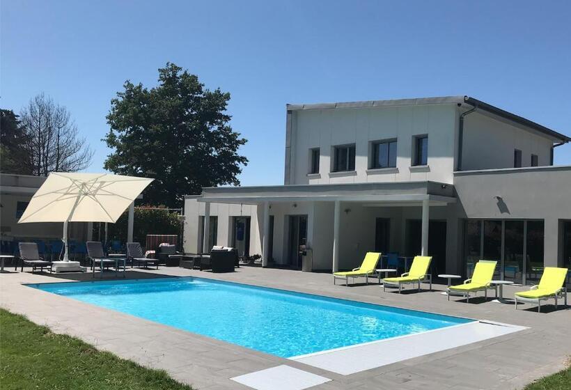 اتاق استاندارد با چشم‌انداز باغ, Domaine Georges V