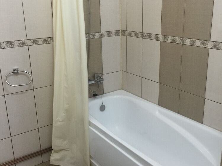 标准单人间, Continental City Center