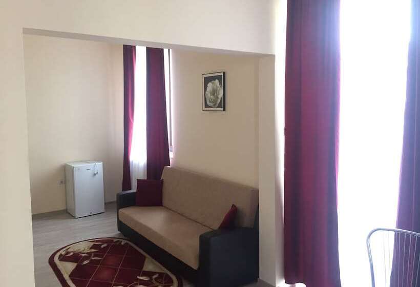 标准三人间, Continental City Center