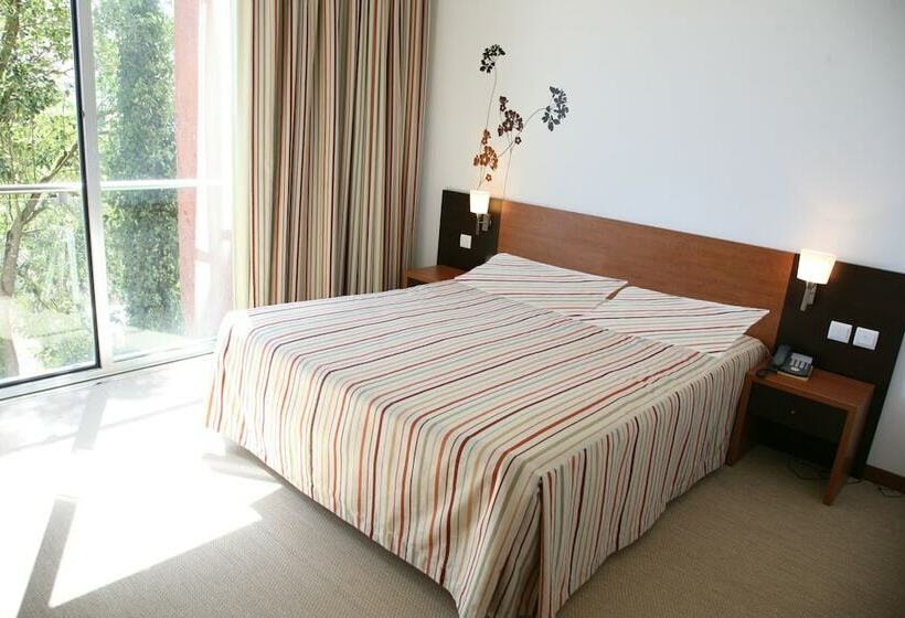 חדר סטנדרט לשלושה, Flora Monte Real