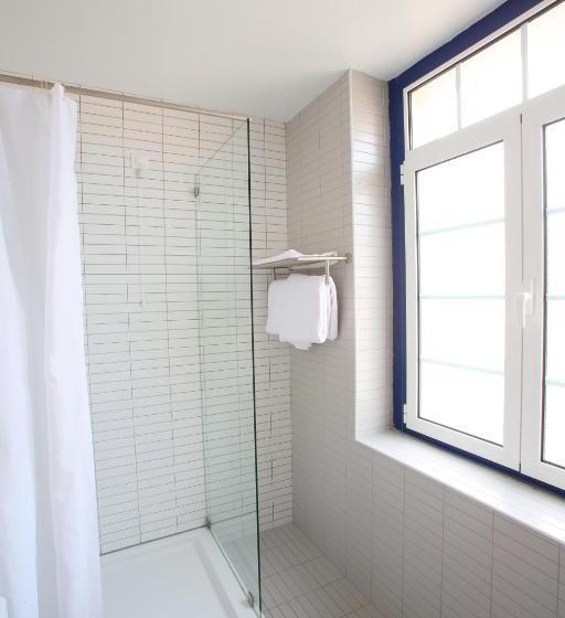 חדר סטנדרט לשלושה, Flora Monte Real