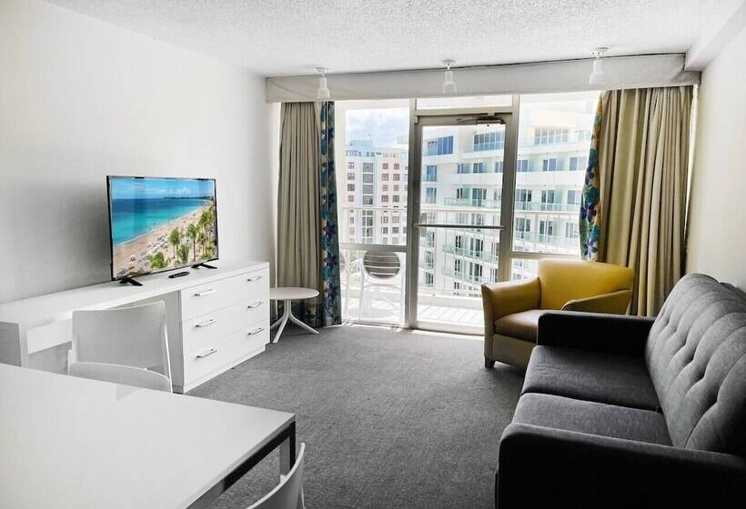 سوییت, Esj Beach