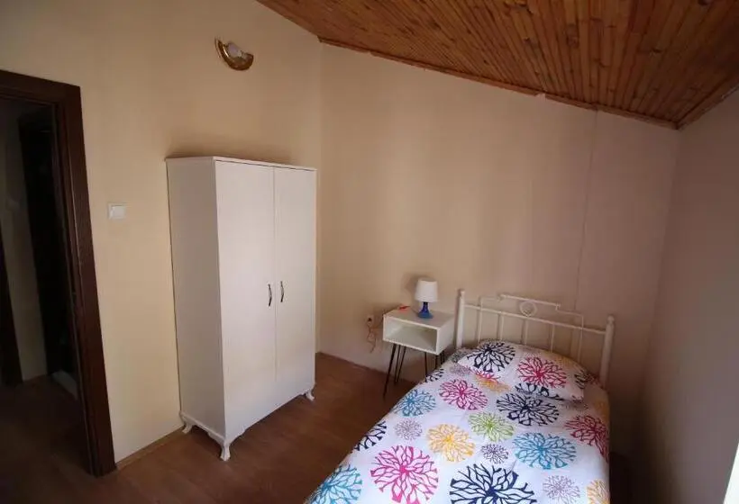 اتاق استاندارد یک نفره, Deeps Hostel Eskişehir