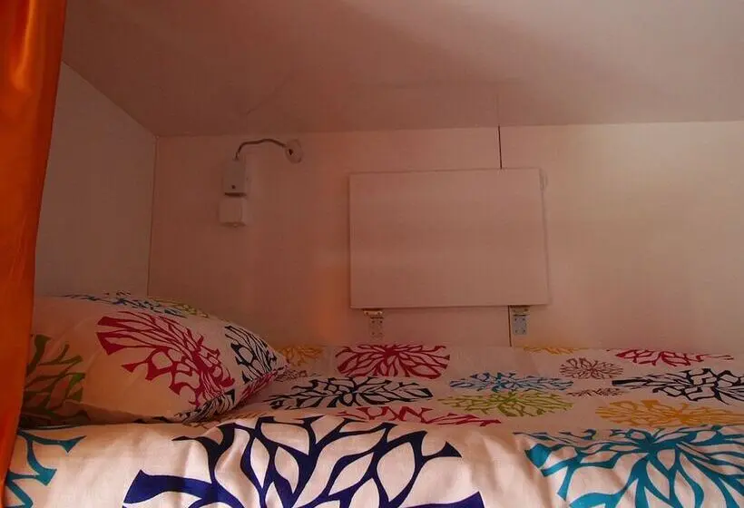 تختخواب در اتاق مشترک, Deeps Hostel Eskişehir