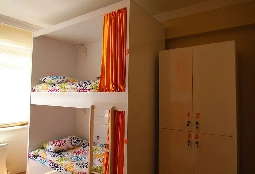 تختخواب در اتاق مشترک, Deeps Hostel Eskişehir