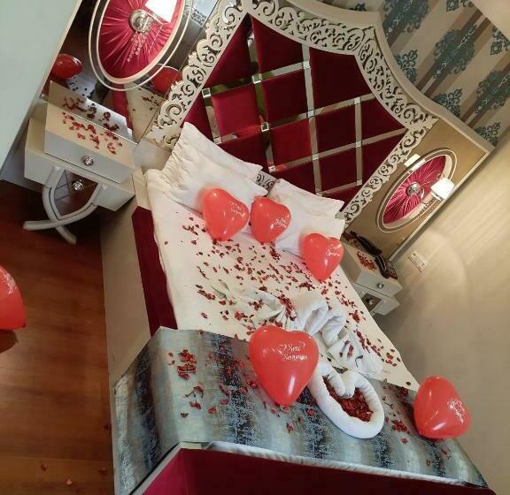 سوئیت با تخت بزرگ, By Historial Hotel Due