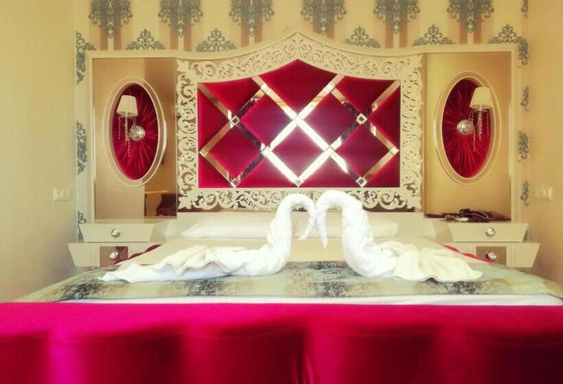 سوئیت با تخت بزرگ, By Historial Hotel Due