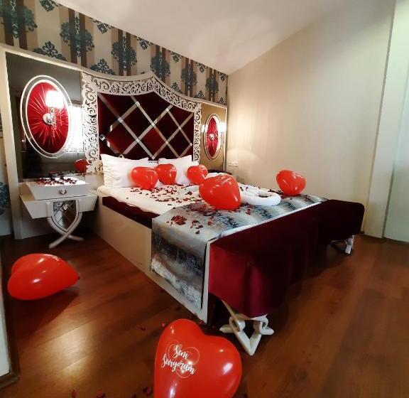 سوئیت با تخت بزرگ, By Historial Hotel Due