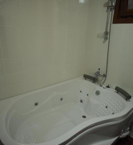 اتاق لوکس با وان آب گرم, Thermal Aydin