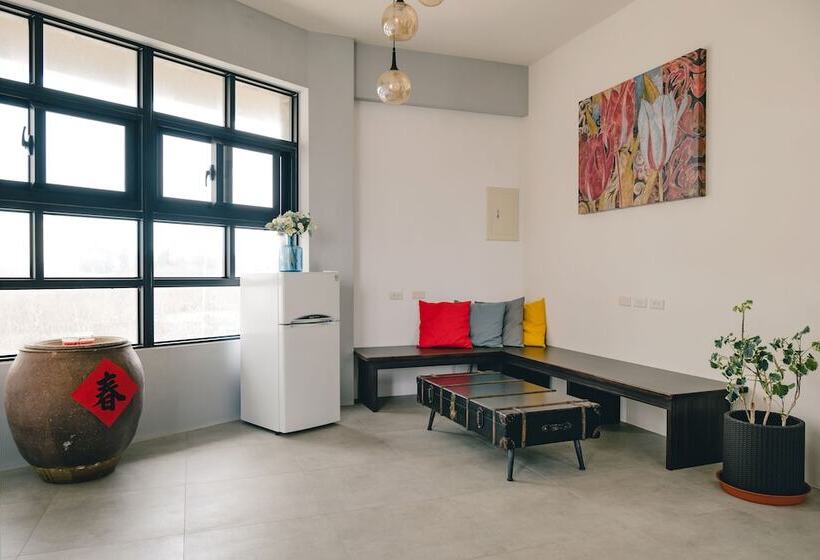 اتاق خانوادگی, Destination Inn