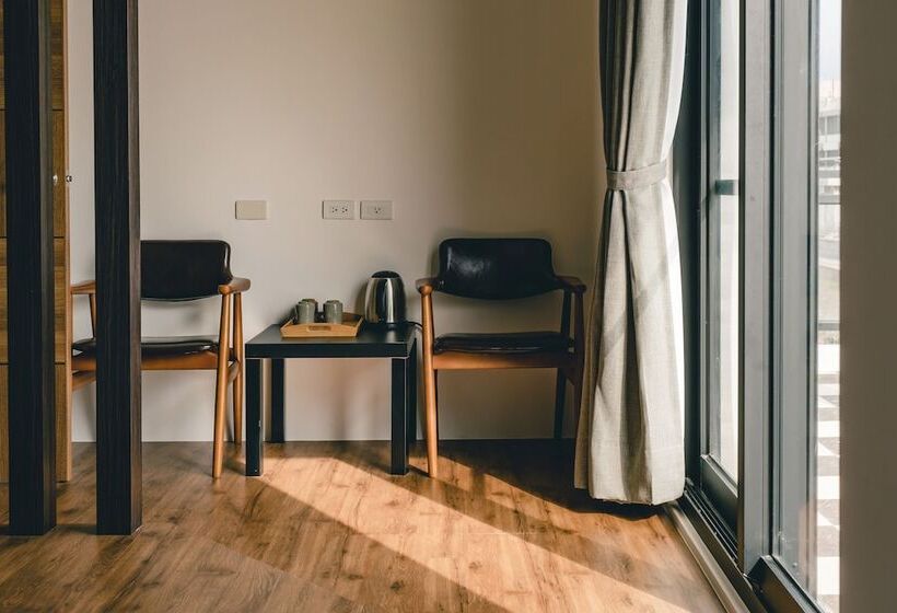 اتاق خانوادگی, Destination Inn