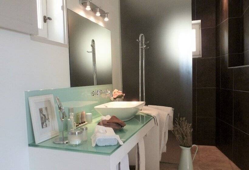 اتاق راحتی با چشمانداز استخر, Les Terrasses Gordes