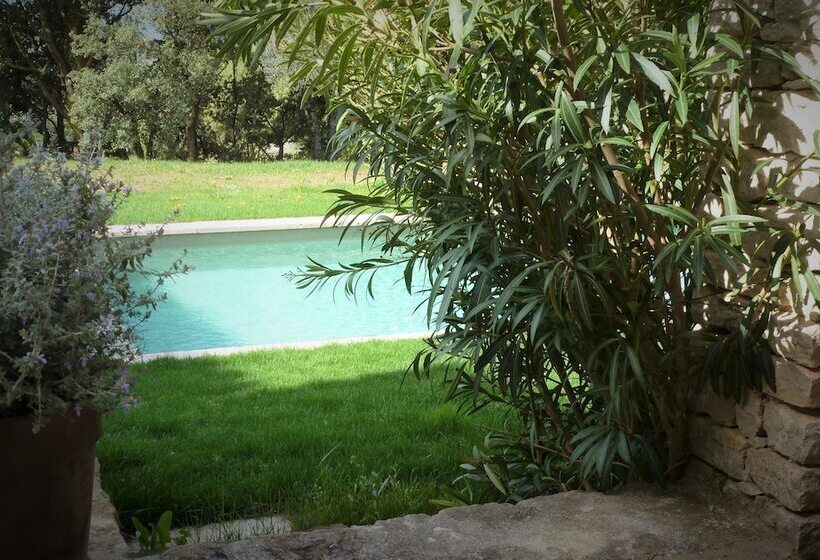 اتاق راحتی با چشمانداز استخر, Les Terrasses Gordes