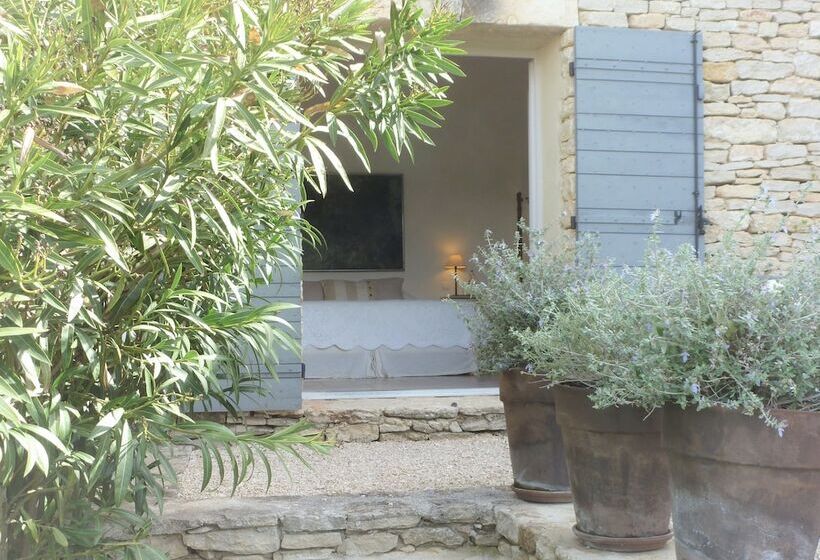 اتاق راحتی با چشم‌انداز استخر, Les Terrasses   Gordes